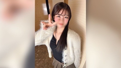 FC2PPV-4327467 Saya membiarkan penyanyi-penulis lagu Yuki-chan, yang dijadwalkan debut pada bulan April, memegang ayam iblis alih-alih mikrofon ♡