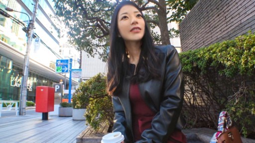 SIRO-5251 A sticky kiss followed by a sticky blowjob. She moans cutely as she feels the intense pistoning!